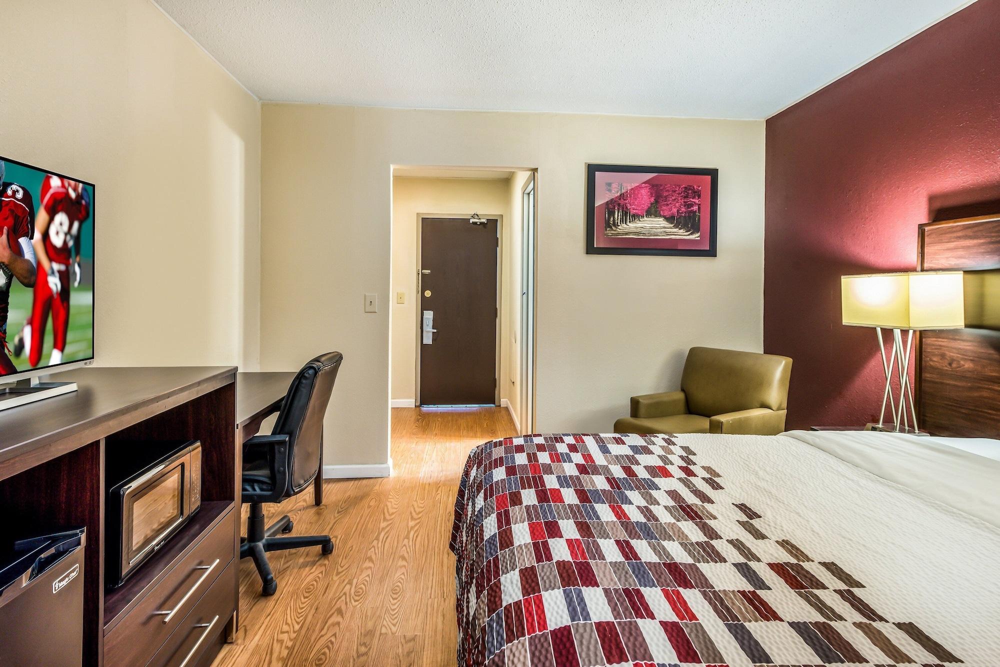 Red Roof Inn & Suites Wapakoneta Екстериор снимка