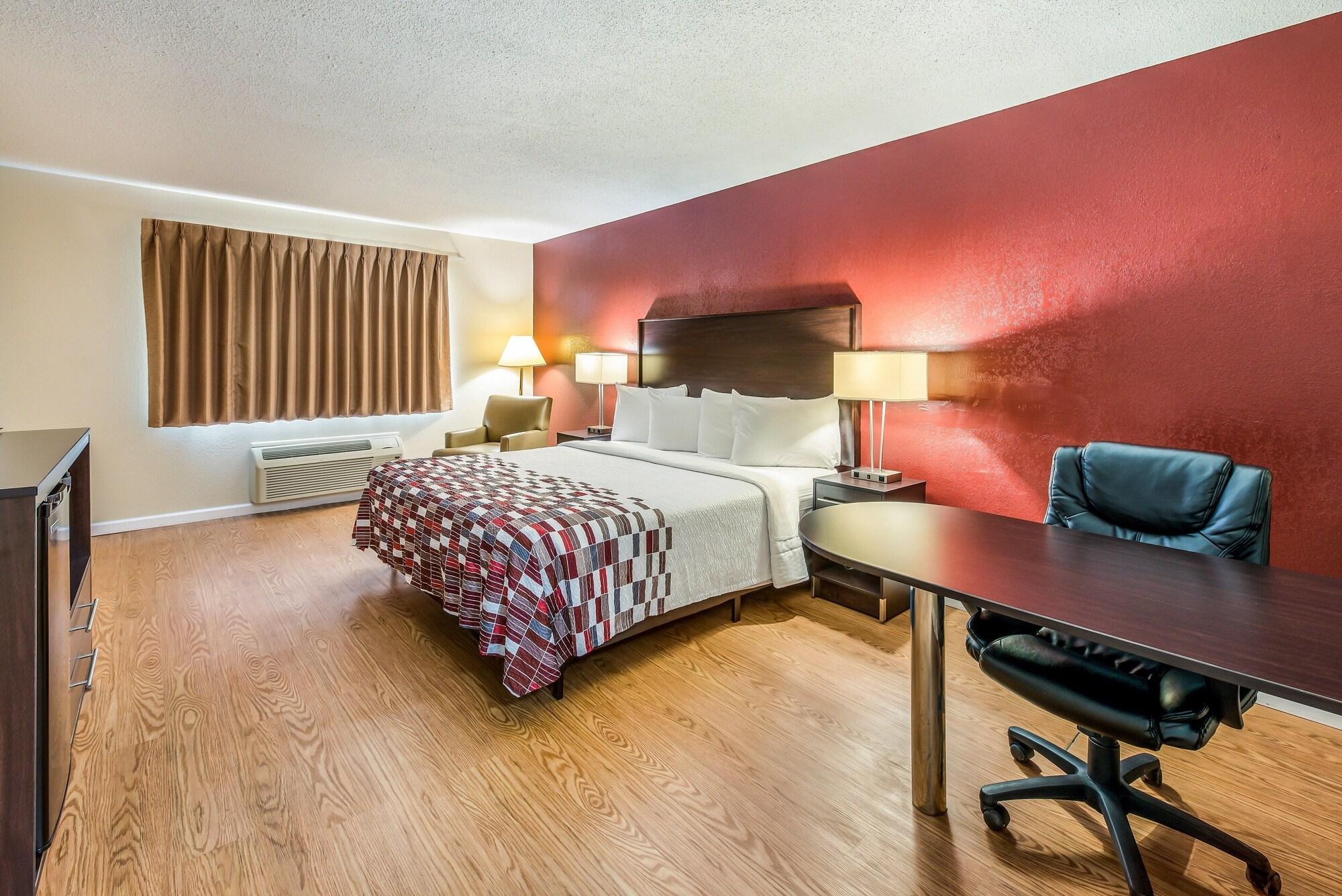 Red Roof Inn & Suites Wapakoneta Екстериор снимка